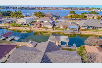 704 Tahiti Drive, Granbury, TX 76048 - Photo 37