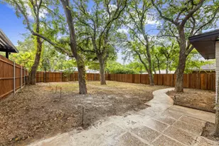 810 Sharpshire St, Grand Prairie, TX 75050 - Photo 35