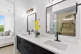 727 W 10th St, Dallas, TX 75208 - Photo 21