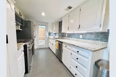 722 Pinehurst Drive, Richardson, TX 75080 - Photo 9