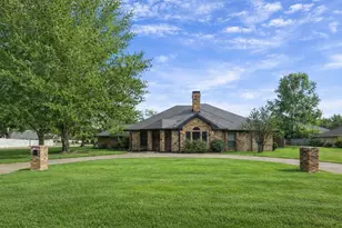 1178 E Oval Dr, Athens, TX 75751 - Photo 1