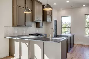 302 Foch St, Fort Worth, TX 76107 - Photo 9