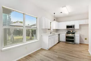 9025 Winding River Dr, Fort Worth, TX 76118 - Photo 5