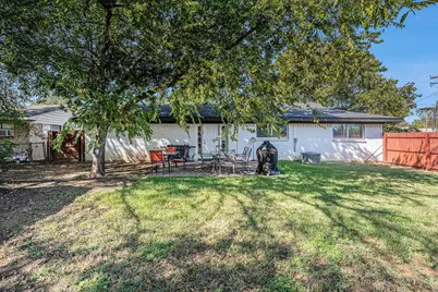 807 Poindexter Avenue, Cleburne, TX 76033 - Photo 23