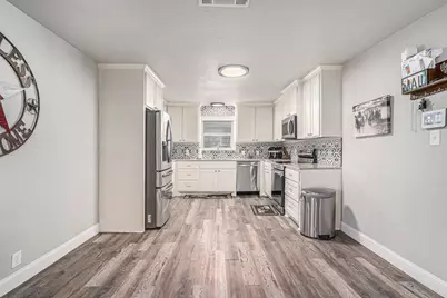 807 Poindexter Avenue, Cleburne, TX 76033 - Photo 7