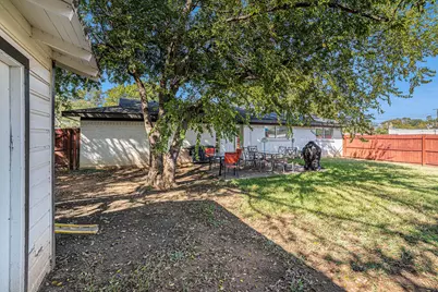 807 Poindexter Avenue, Cleburne, TX 76033 - Photo 29