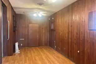 804 Kentucky St, Graham, TX 76450 - Photo 3