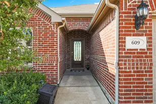 609 Meadowedge Ln, Denton, TX 76207 - Photo 9