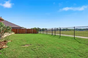 609 Meadowedge Ln, Denton, TX 76207 - Photo 37