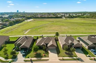 609 Meadowedge Ln, Denton, TX 76207 - Photo 37