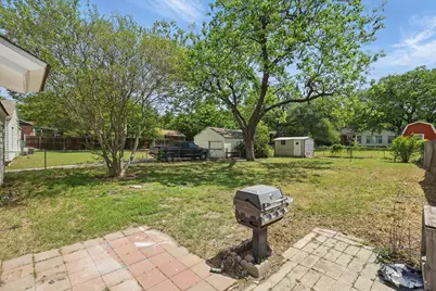 2104 W Lotus Avenue, Fort Worth, TX 76111 - Photo 21
