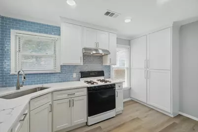 2104 W Lotus Avenue, Fort Worth, TX 76111 - Photo 3