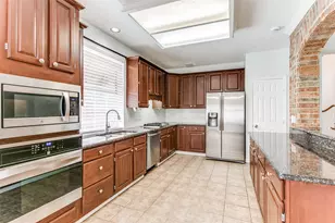 2410 Bowie Ln, Grapevine, TX 76051 - Photo 11