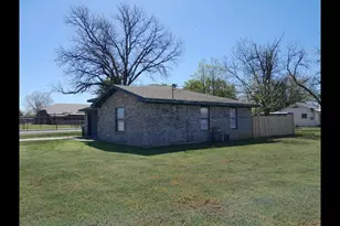208 E Archer Rd, Seymour, TX 76380 - Photo 3