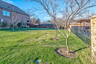 8643 Thorbrush Place, Dallas, TX 75238 - Photo 31