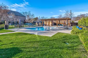 8643 Thorbrush Pl, Dallas, TX 75238 - Photo 29