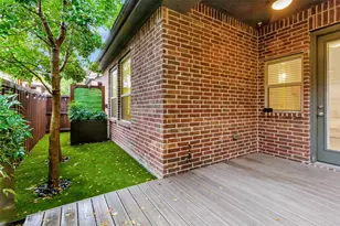 8643 Thorbrush Pl, Dallas, TX 75238 - Photo 23