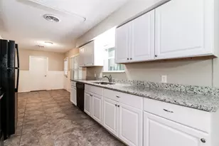 3812 Glenmont Dr, Fort Worth, TX 76133 - Photo 11