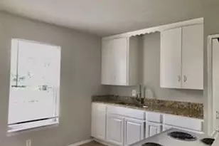 5010 Sunshine Dr, Fort Worth, TX 76105 - Photo 5