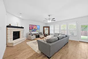 813 Comal Dr, Mansfield, TX 76063 - Photo 9