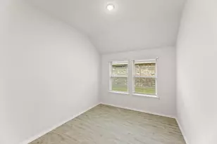 2609 Streamside Dr, Burleson, TX 76028 - Photo 9