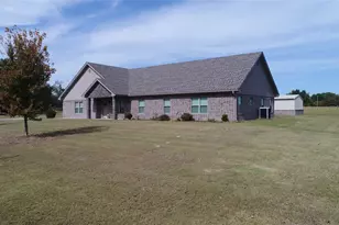 308 N Douglas St, Bogata, TX 75417 - Photo 1