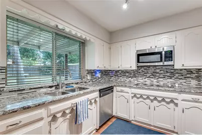 2828 Oak Forest Drive, Grapevine, TX 76051 - Photo 9