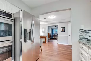 2828 Oak Forest Dr, Grapevine, TX 76051 - Photo 3