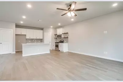 4525 Hogans Alley Drive, Arlington, TX 76001 - Photo 5