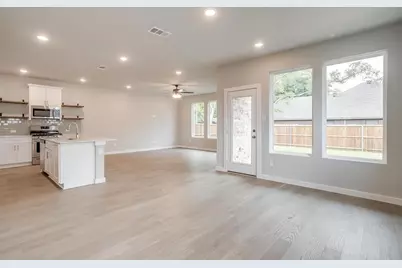 4525 Hogans Alley Drive, Arlington, TX 76001 - Photo 3