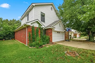 912 S Old Orchard Lane, Lewisville, TX 75067 - Photo 3