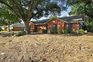 1017 Denmark St, Grand Prairie, TX 75050 - Photo 3