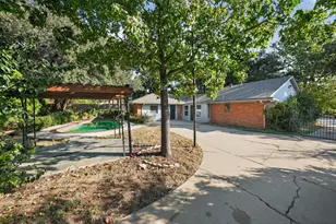 1017 Denmark St, Grand Prairie, TX 75050 - Photo 5