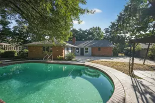 1017 Denmark St, Grand Prairie, TX 75050 - Photo 7