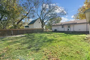 302 W Decatur St, Chico, TX 76431 - Photo 31