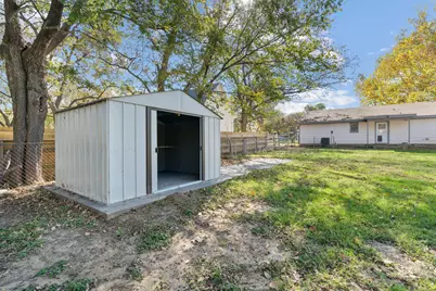 302 W Decatur Street, Chico, TX 76431 - Photo 35