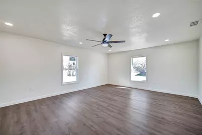 402 W College Street, Jacksboro, TX 76458 - Photo 23