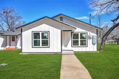 402 W College Street, Jacksboro, TX 76458 - Photo 1