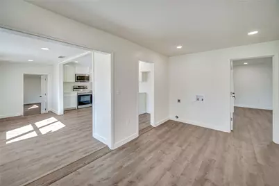 402 W College Street, Jacksboro, TX 76458 - Photo 11