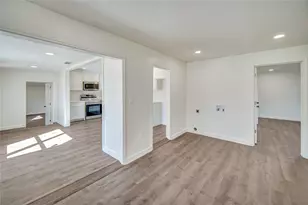 402 W College St, Jacksboro, TX 76458 - Photo 11