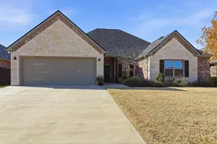 906 Chestnut Grove Dr, Cleburne, TX 76033 - Photo 3