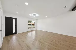 214 Santa Cruz Ct, Grand Prairie, TX 75051 - Photo 9