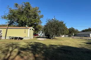 305 Elmo St, Cleburne, TX 76031 - Photo 3