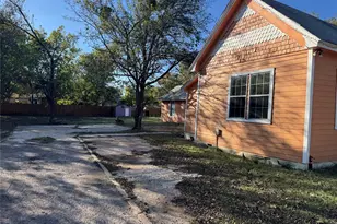 309 Elmo St, Cleburne, TX 76031 - Photo 3