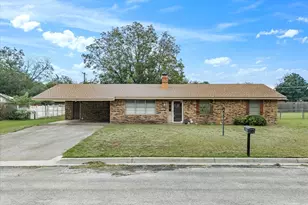 1207 Zahara St, Bowie, TX 76230 - Photo 3