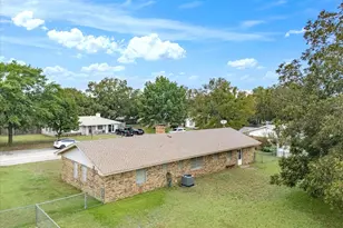 1207 Zahara St, Bowie, TX 76230 - Photo 33