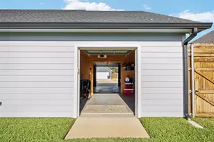 111 Bexar St, Mabank, TX 75147 - Photo 25