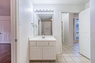 620 Gwyndellons Ln, Grand Prairie, TX 75052 - Photo 21