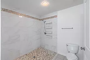 620 Gwyndellons Ln, Grand Prairie, TX 75052 - Photo 17