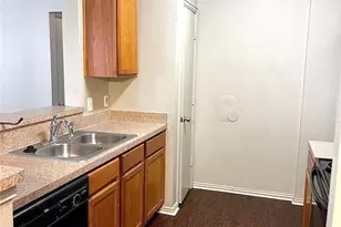 725 Kingston Dr, Grand Prairie, TX 75051 - Photo 7